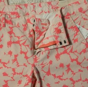 Gap NWT khaki cropped pants